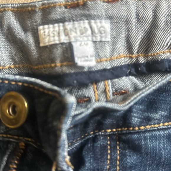 Medium to dark blue jeans - Picture 2 of 4